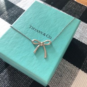 TIFFANY & CO. Medium Bow Pendant Necklace